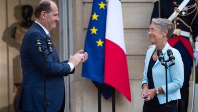 صورة شاهد: ماكرون يعين إليزابيت بورن رئيسة لوزراء فرنسا خلفا لكاستيكس