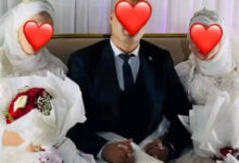 صورة شاب جزائري يصنع الحدث.. يتزوج بإمراتين في حفل زفاف واحد