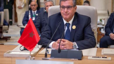 صورة رئيس الحكومة المغربية يرفع دعوى تشهير ضد نائب أوروبي فرنسي سابق