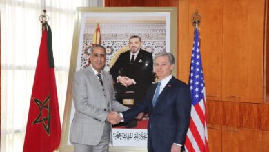 صورة ماذا يفعل مدير مكتب التحقيقات الفيدرالي الأمريكي بالمغرب؟