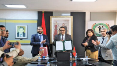 صورة توقيع اتفاقية شراكة بين مهندسين من المغرب وإسرائيل