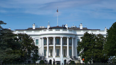 صورة مسحوق أبيض يتسبب في إغلاق جزء من البيت الأبيض