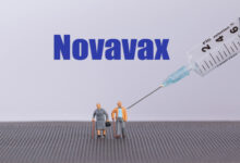 صورة المصادقة على الاستخدام الطارئ للقاح كوفيد 19 المحدث من نوفافاكس