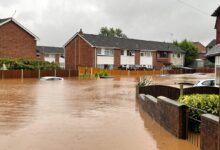 صورة شاهد: وفاة 4 أشخاص وإجلاء المئات جراء فيضانات في بريطانيا