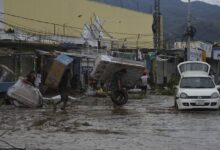 صورة شاهد: ارتفاع ضحايا الإعصار أوتيس في المكسيك