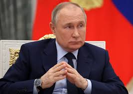 صورة بوتين يتهم الولايات المتحدة بالوقوف وراء “الفوضى القاتلة” في الشرق الأوسط