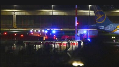 صورة شاهد: إغلاق مطار هامبورغ بألمانيا عقب اقتحام مسلح بوابة بسيارة
