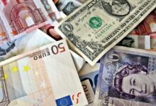 صورة الجنيه الإسترليني ينخفض مقابل الدولار واليورو